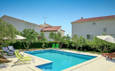 Šibenik 606: Acqua, Pianta, Cielo, Piscina, Costruzione, Azzurro, Finestra, Sedia, Shade, Mobili Da Esterno