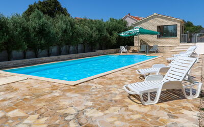 Rogoznica Ražanj 637: Cielo, Acqua, Proprietà, Piscina, Albero, Shade, Costruzione, Rettangolo, Mobili Da Esterno, Tempo Libero