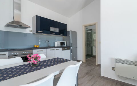 Ria with Heated Pool: Cabinetry, Mobilia, Controsoffitto, Costruzione, Interior Design, Legna, Pavimento, Pavimentazione, Soggiorno