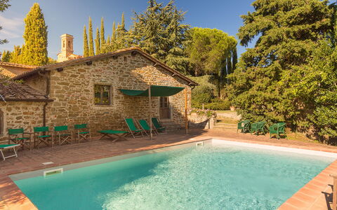 Pozza Di Volpaia: Acqua, Cielo, Pianta, Costruzione, Proprietà, Piscina, Finestra, Natura, Azzurro, Albero