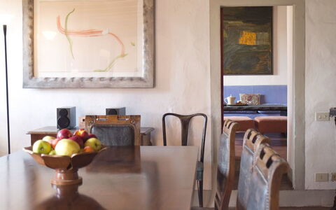 Ricavoli: Camera, Proprietà, Mobilia, Interior Design, Costruzione, Soffitto, Fascio, Casa, Tavolo, Pavimento