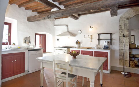 Ricavoli: Camera, Proprietà, Mobilia, Costruzione, Cucina, Controsoffitto, Soffitto, Interior Design, Pavimento, Casa