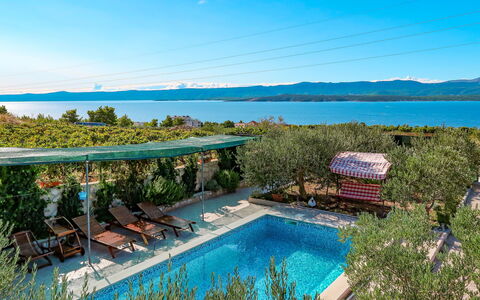 Lucije: Proprietà, Immobiliare, Piscina, Paesaggio Naturale, Casa, Estate, Azzurro, Ricorrere, Costruzione, Baia
