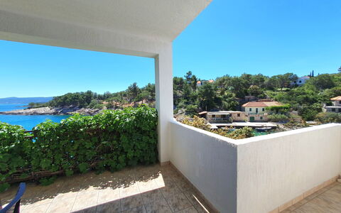 Hvar Kalober 616: Cielo, Tavolo, Mobilia, Giorno, Proprietà, Pianta, Montagna, Azzurro, Sedia, Natura