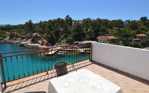 Hvar Kalober 616: Cielo, Acqua, Costruzione, Località Balneare, Albero, Mobili Da Esterno, Legna, Piscina, Casa, Tempo Libero