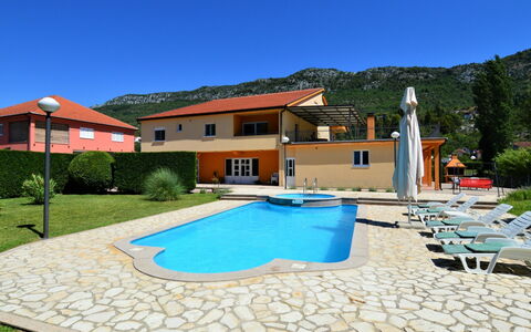 Villa Kikiza: Cielo, Costruzione, Pianta, Proprietà, Acqua, Piscina, Azzurro, Shade, Casa, Mobili Da Esterno