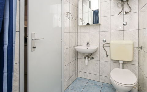 Korčula Korčula 603: Proprietà, Idraulico Fixture, Specchio, Lavello, Bagno, Viola, Rubinetto, Lavandino Del Bagno, Costruzione, Toilet Seat