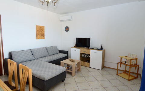 Jure: Tavolo, Mobilia, Divano, Proprietà, Cornice, Comfort, Costruzione, Pianta Della Casa, Casa, Interior Design