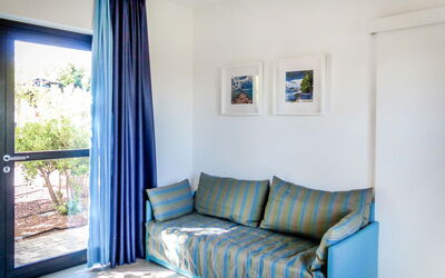 Belvedere Village 652.4: Proprietà, Divano, Blu, Azzurro, Interior Design, Finestra, Legna, Soggiorno, Shade