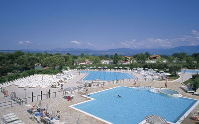 Sirmione 618: Piscina, Ricorrere, Vacanza, Estate, Costruzione, Resort Citta ', Turismo, Villaggio, Baia, Tempo Libero