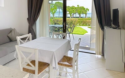 Alloggio:&nbsp;Front Lake Resort le Corti del Lago 617.3