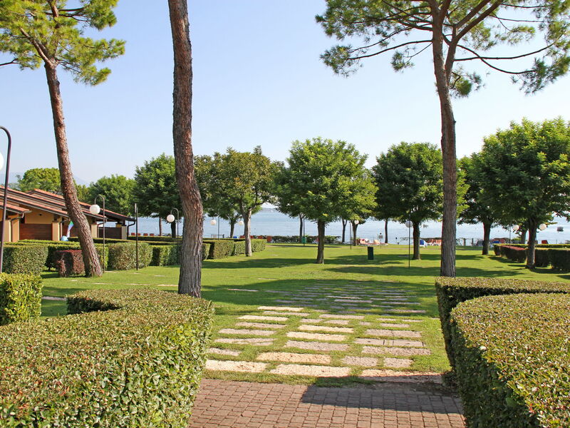 Front Lake Resort le Corti del Lago