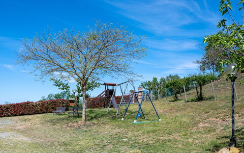 Agriturismo i Tre Tigli: Cielo, Pianta, Nube, Comunita 'Impianto, Paesaggio Naturale, Ramo, Legna, Lotto, Erba, Biome