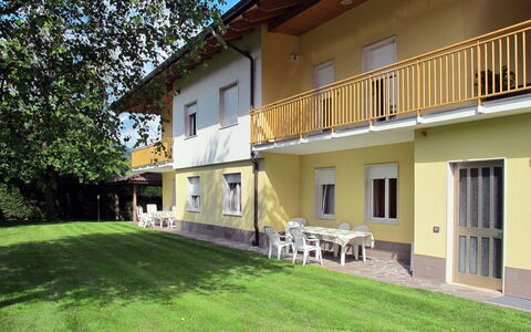 Casa Irene: Costruzione, Proprietà, Pianta, Finestra, Cielo, Albero, Casa, Portico, Architettura, Erba