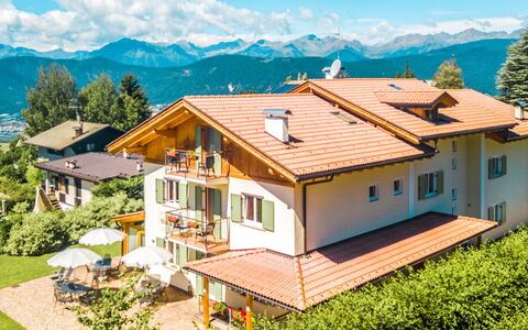 Valle di Non 640: Cielo, Nube, Pianta, Costruzione, Proprietà, Montagna, Finestra, Natura, Blu, Albero