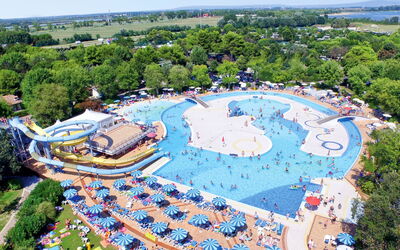Grado 651: Cielo, Albero, Botanica, Ricreazione All'Aperto, Urban Design, Paesaggio Naturale, Piscina, Tempo Libero, Paesaggio, Ricreazione