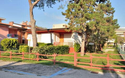 Bibione 644: Pianta, Cielo, Proprietà, Costruzione, Albero, Shade, Finestra, Manto Stradale, Lotto, Erba
