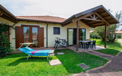 Rosolina Mare 627: Villetta, Prato, Tempo Libero, Giardino, Estate, Cortile, Shade, Backyard, Agriturismo, Landscaping