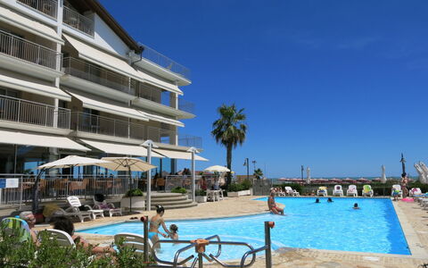 Roseto degli Abruzzi 604: Acqua, Cielo, Pianta, Proprietà, Costruzione, Piscina, Azzurro, Shade, Località Balneare, Corpo D'Acqua