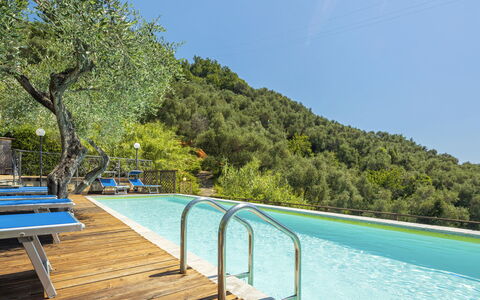 Moneglia 665: Acqua, Cielo, Pianta, Albero, Paesaggio Naturale, Piscina, Corpo D'Acqua, Mobili Da Esterno, Panchina, Shade