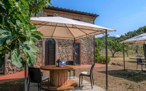 Prata 608: Tavolo, Cielo, Shade, Pianta, Mobili Da Esterno, Legna, Albero, Tavolo Esterno, Porta, Tempo Libero