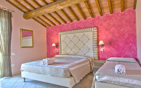 Riparbella 621: Camera Da Letto, Camera, Mobilia, Letto, Proprietà, Interior Design, Parete, Telaio Del Letto, Soffitto, Materasso