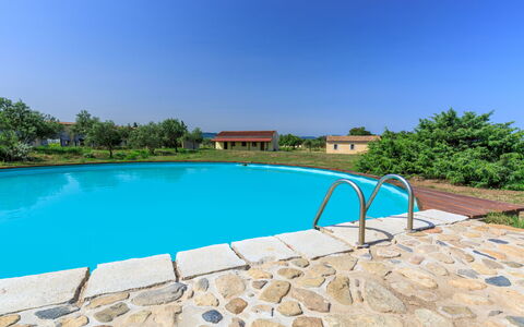 Badesi 622: Acqua, Cielo, Risorse Idriche, Piscina, Azzurro, Albero, Pianta, Paesaggio Naturale, Rettangolo, Costruzione