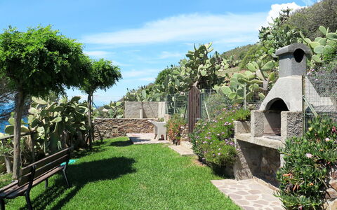 Capoliveri 630: Proprietà, Estate, Costruzione, Giardino, Erba, Casa, Immobiliare, Cortile, Architettura, Landscaping