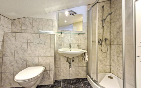 Simone: Interior Design, Pavimentazione, Pavimento, Soffitto, Idraulico Fixture, Bagno, Camera, Idraulico, Doccia, Lavandino Del Bagno
