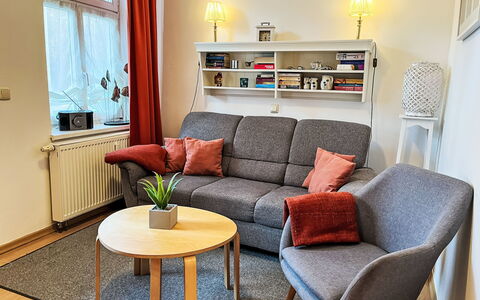 Bergstraße: Mobilia, Interior Design, Pavimentazione, Pavimento, Legna, Soggiorno, Divano, Camera, Pavimento In Legno, Tavolo
