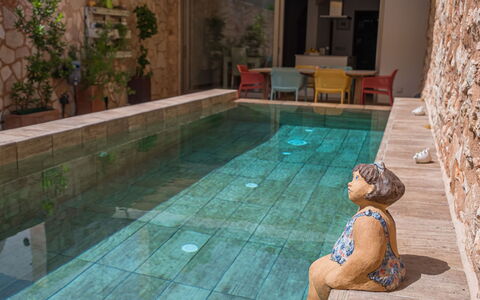 Cordella: Acqua, Piscina, Azzurro, Legna, Costruzione, Pavimentazione, Pavimento, Tempo Libero, Parete, Pianta