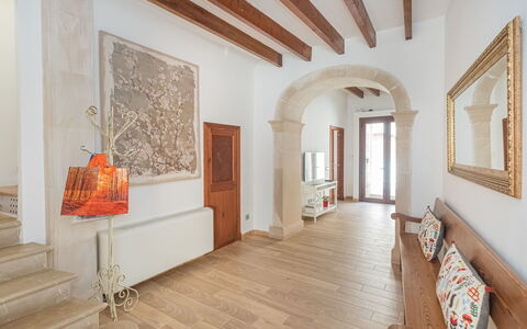 Cordella: Cornice, Proprietà, Finestra, Legna, Sala, Architettura, Pavimentazione, Pavimento, Soggiorno, Parete