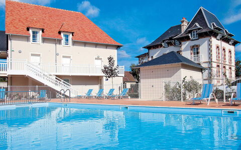 Cabourg 633: Blu, Piscina, Proprietà, Costruzione, Casa, Cittadina, Architettura, Cielo, Casa, Immobiliare