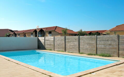 Biscarrosse 679: Acqua, Cielo, Piscina, Costruzione, Azzurro, Rettangolo, Shade, Legna, Erba, Tempo Libero