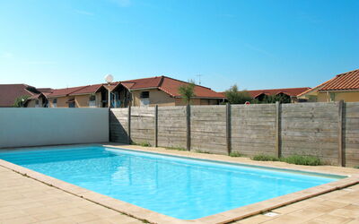 Biscarrosse 679: Acqua, Cielo, Piscina, Costruzione, Azzurro, Rettangolo, Shade, Legna, Erba, Tempo Libero