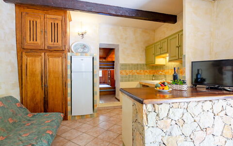 Les Campaou: Cabinetry, Proprietà, Mobilia, Controsoffitto, Costruzione, Cassetto, Legna, Cucina, Elettrodomestico, Interior Design