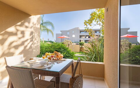Moriani-Plage 623: Mobilia, Appartamento, Casa, Sedia, Shade, Color Legno, Pianta Della Casa, Mobili Da Esterno, Balcone, Eco Hotel