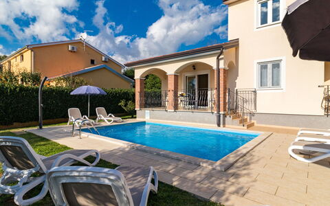 Lara: Proprietà, Casa, Piscina, Costruzione, Immobiliare, Casa, Zona Residenziale, Villa, Estate, Backyard