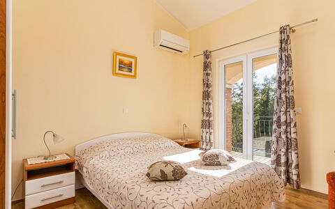 Lara: Camera Da Letto, Mobilia, Letto, Camera, Proprietà, Lenzuolo, Bedding, Telaio Del Letto, Immobiliare, Interior Design