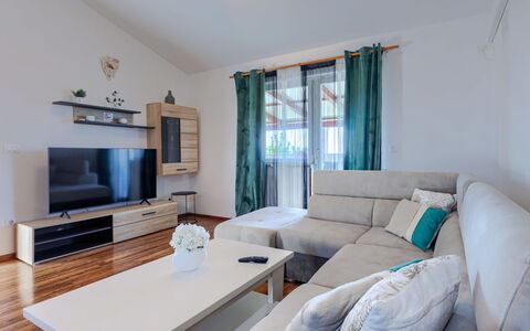 Sandra: Mobilia, Interior Design, Pavimentazione, Pavimento, Soggiorno, Divano, Camera, Casa, Illuminazione, Tavolo