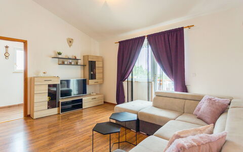 Sandra: Divano, Mobilia, Tavolo, Cornice, Comfort, Legna, Soggiorno, Interior Design, Tenda, Costruzione