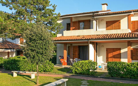 Bibione 709: Pianta, Costruzione, Finestra, Cielo, Albero, Casa, Lotto, Architettura, Erba, Shade