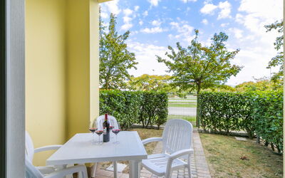 Robinia Pinetine 646.1: Legna, Illuminazione, Interior Design, Pavimentazione, Pavimento, Soggiorno, Immobiliare, Latifoglie, Tavolo, Fascio