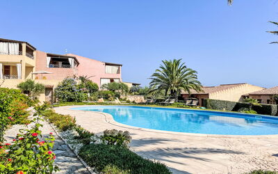 Porto Pozzo 618: Piscina, Mobili Da Esterno, Ricorrere, Lettino, Shade, Hotel, Resort Citta ', Terme, Eco Hotel, Ombrello
