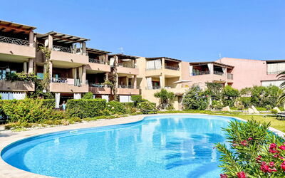 Porto Pozzo 618: Piscina, Mobili Da Esterno, Ricorrere, Lettino, Shade, Hotel, Resort Citta ', Terme, Eco Hotel, Ombrello