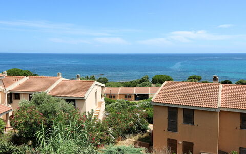 Porto Corallo 612: Cielo, Acqua, Nube, Giorno, Pianta, Finestra, Costruzione, Azzurro, Casa, Lotto
