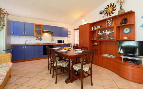 Mirto Marino (Rei410): Camera, Proprietà, Mobilia, Costruzione, Cabinetry, Cucina, Immobiliare, Interior Design, Casa, Pavimento