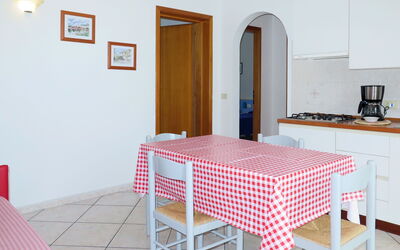 Abete 675.3: Camera, Mobilia, Proprietà, Tavolo, Camera Da Letto, Pavimento, Rosa, Interior Design, Sala Da Pranzo, Tovaglia