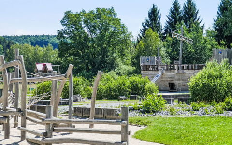 Waldkirchen 604: Albero, Giardino, Parco, Landscaping, Passerella, Recinzione