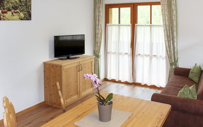 Erschbaum (Ola222) 650.2: Camera, Proprietà, Mobilia, Interior Design, Soggiorno, Casa, Costruzione, Latifoglie, Pavimento, Tavolo